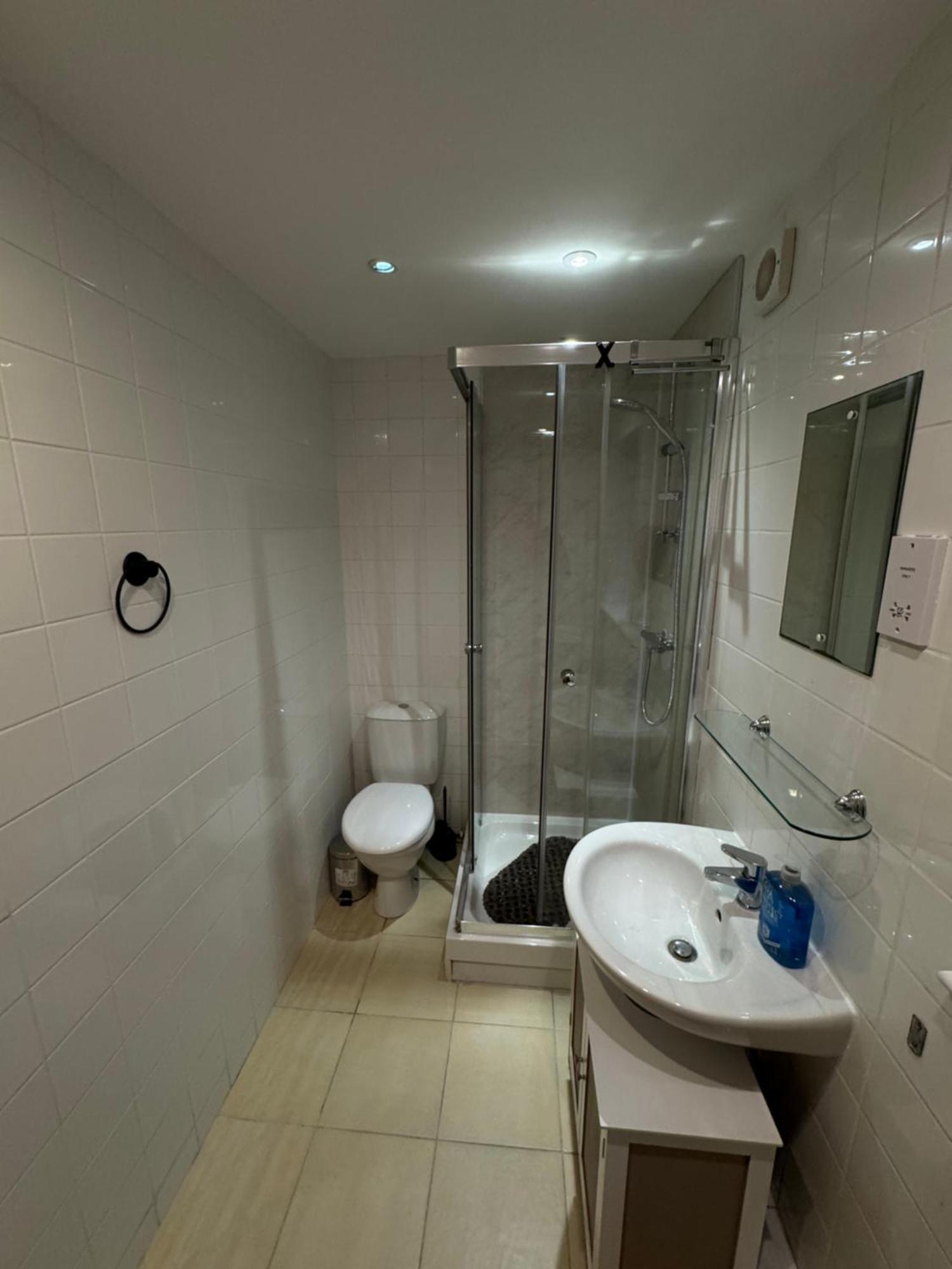The Vogue Stay, 3 Bedrooms, 2 Bathrooms, Ideal For Jr & Oxford Hospitals, Free Carpark, Conveniently Located For Ring Road Access, 2 Miles From Oxford City Centre Easy Car & Bus Route Eksteriør bilde