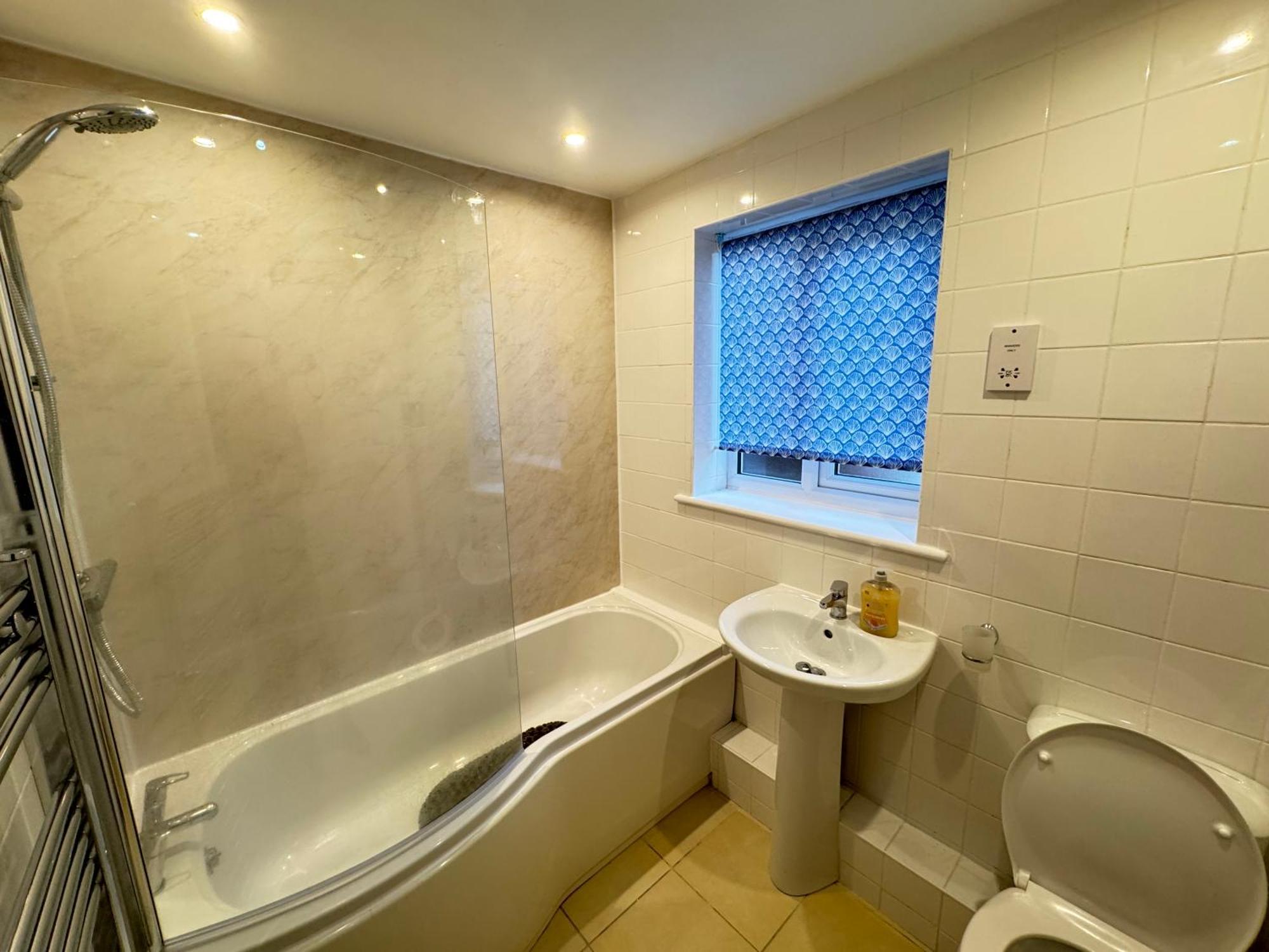The Vogue Stay, 3 Bedrooms, 2 Bathrooms, Ideal For Jr & Oxford Hospitals, Free Carpark, Conveniently Located For Ring Road Access, 2 Miles From Oxford City Centre Easy Car & Bus Route Eksteriør bilde