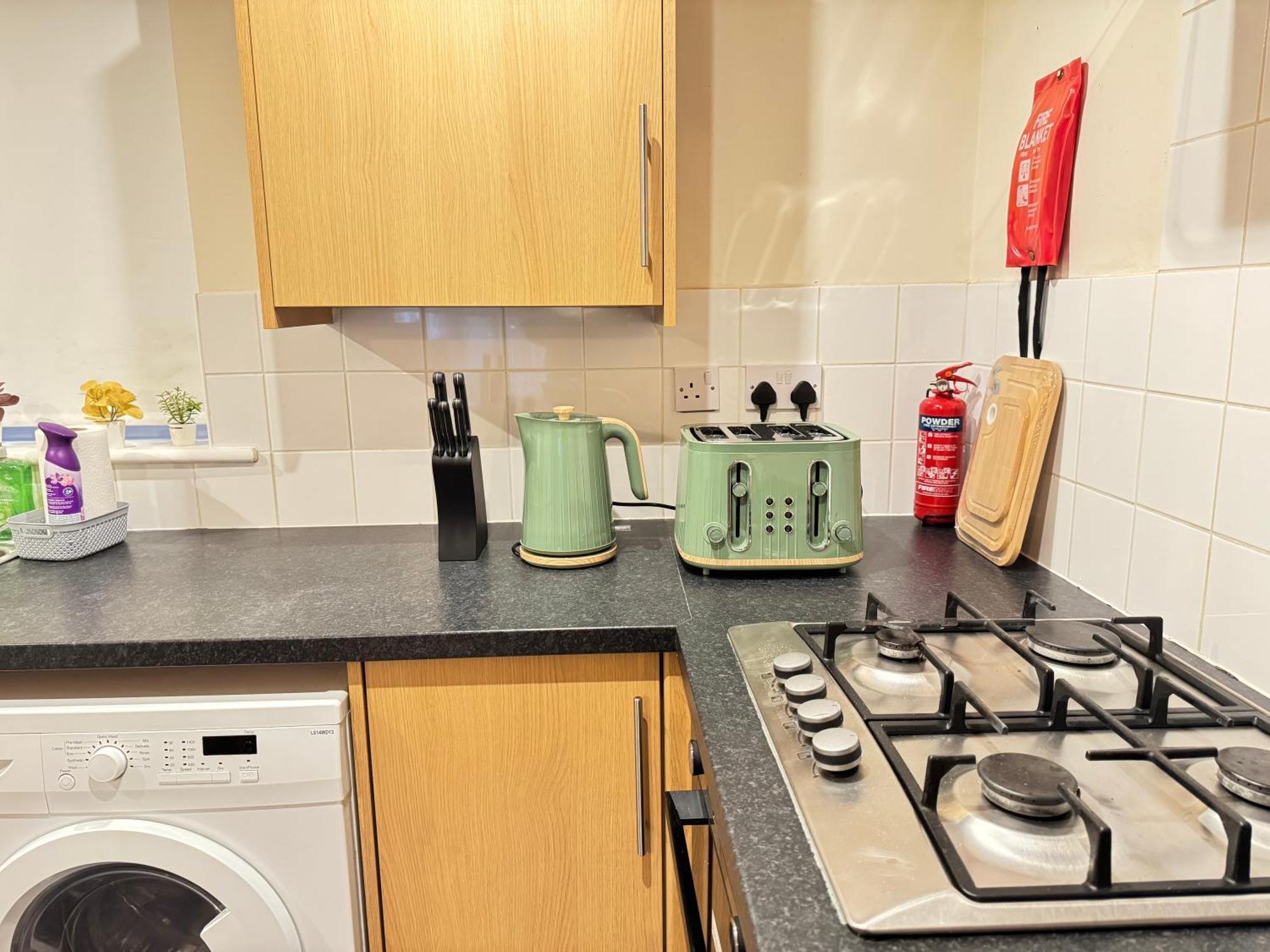 The Vogue Stay, 3 Bedrooms, 2 Bathrooms, Ideal For Jr & Oxford Hospitals, Free Carpark, Conveniently Located For Ring Road Access, 2 Miles From Oxford City Centre Easy Car & Bus Route Eksteriør bilde