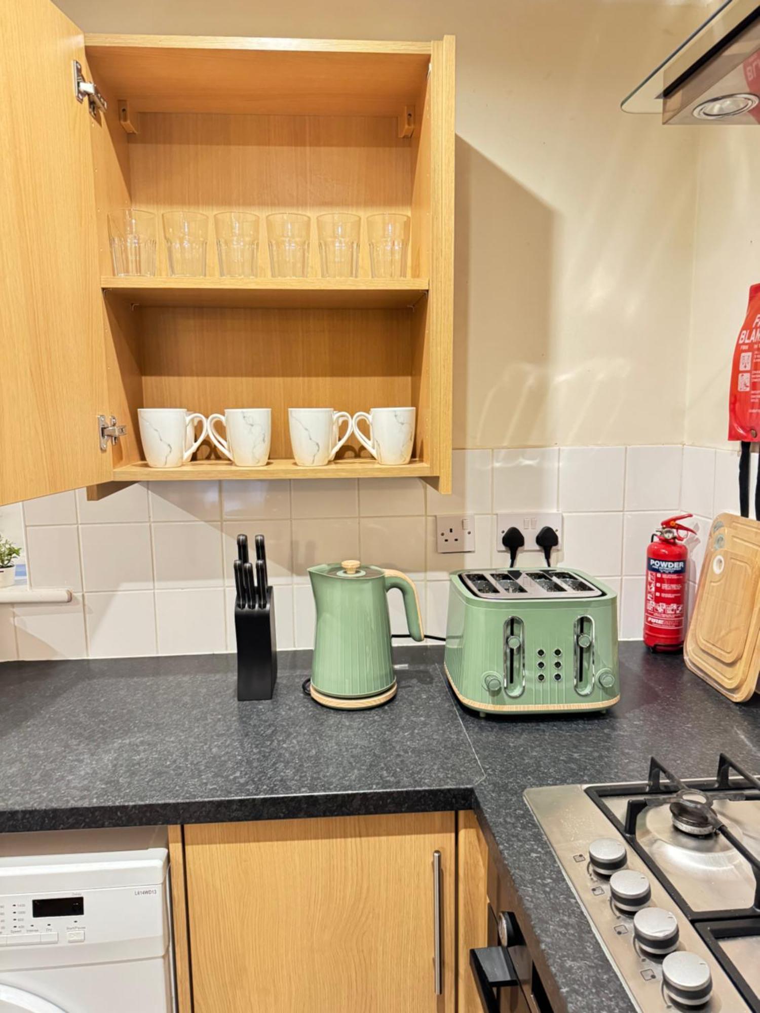 The Vogue Stay, 3 Bedrooms, 2 Bathrooms, Ideal For Jr & Oxford Hospitals, Free Carpark, Conveniently Located For Ring Road Access, 2 Miles From Oxford City Centre Easy Car & Bus Route Eksteriør bilde