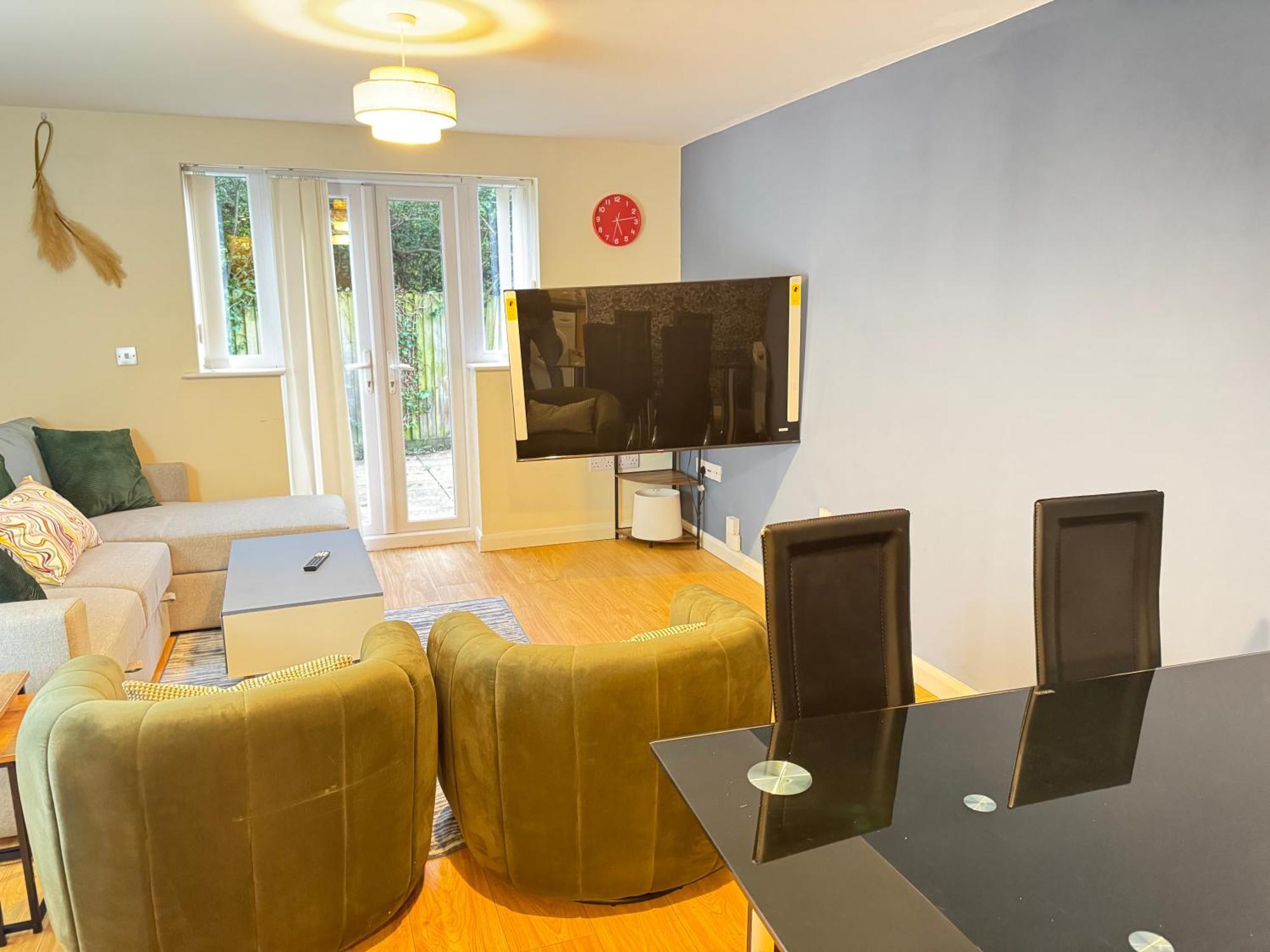 The Vogue Stay, 3 Bedrooms, 2 Bathrooms, Ideal For Jr & Oxford Hospitals, Free Carpark, Conveniently Located For Ring Road Access, 2 Miles From Oxford City Centre Easy Car & Bus Route Eksteriør bilde