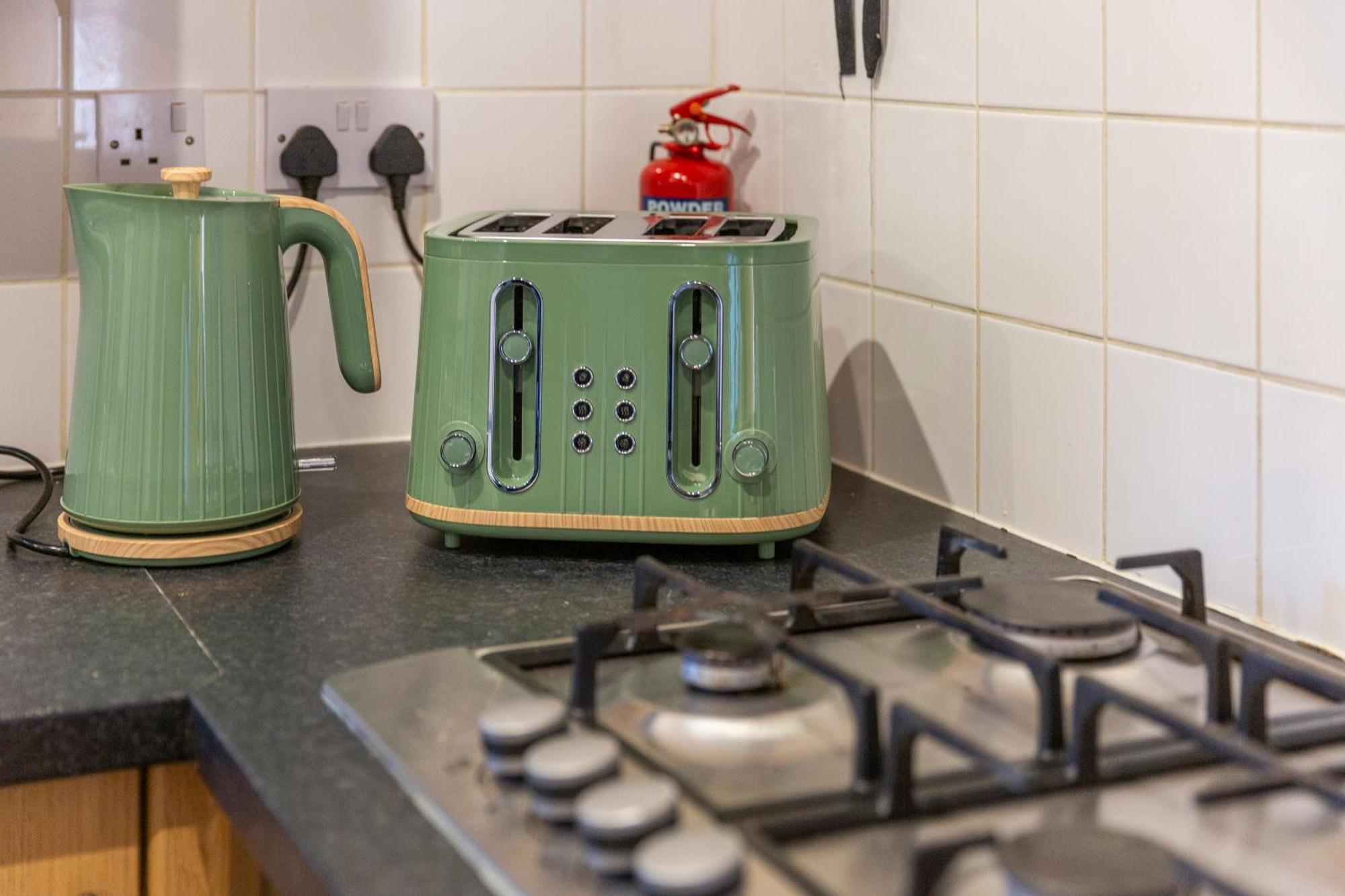 The Vogue Stay, 3 Bedrooms, 2 Bathrooms, Ideal For Jr & Oxford Hospitals, Free Carpark, Conveniently Located For Ring Road Access, 2 Miles From Oxford City Centre Easy Car & Bus Route Eksteriør bilde