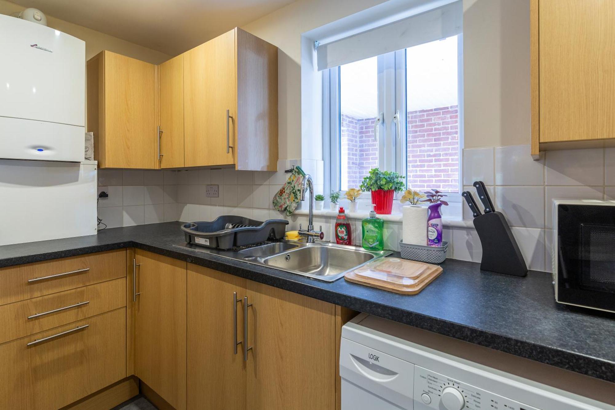 The Vogue Stay, 3 Bedrooms, 2 Bathrooms, Ideal For Jr & Oxford Hospitals, Free Carpark, Conveniently Located For Ring Road Access, 2 Miles From Oxford City Centre Easy Car & Bus Route Eksteriør bilde