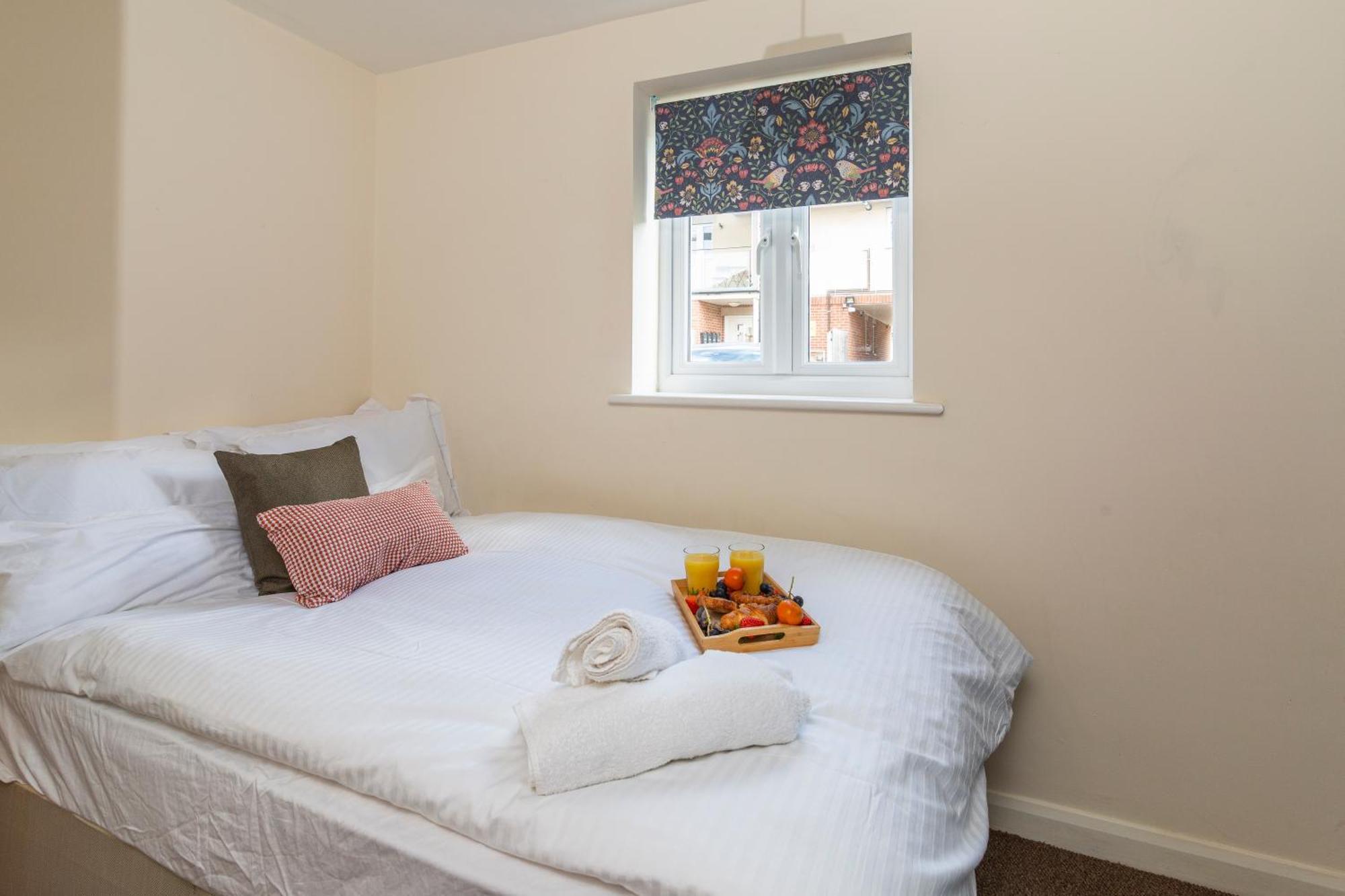 The Vogue Stay, 3 Bedrooms, 2 Bathrooms, Ideal For Jr & Oxford Hospitals, Free Carpark, Conveniently Located For Ring Road Access, 2 Miles From Oxford City Centre Easy Car & Bus Route Eksteriør bilde