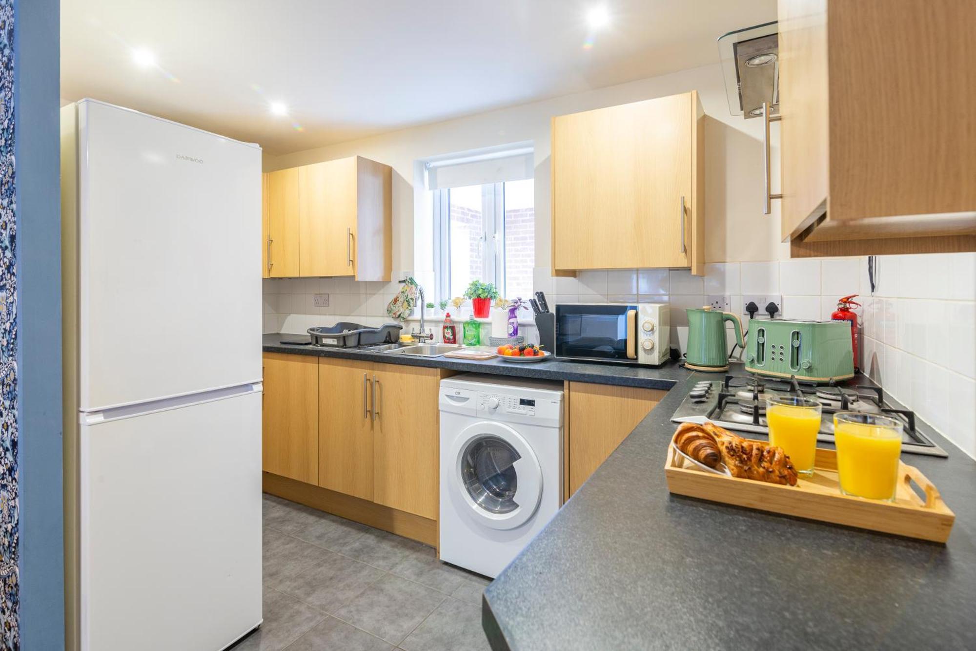 The Vogue Stay, 3 Bedrooms, 2 Bathrooms, Ideal For Jr & Oxford Hospitals, Free Carpark, Conveniently Located For Ring Road Access, 2 Miles From Oxford City Centre Easy Car & Bus Route Eksteriør bilde