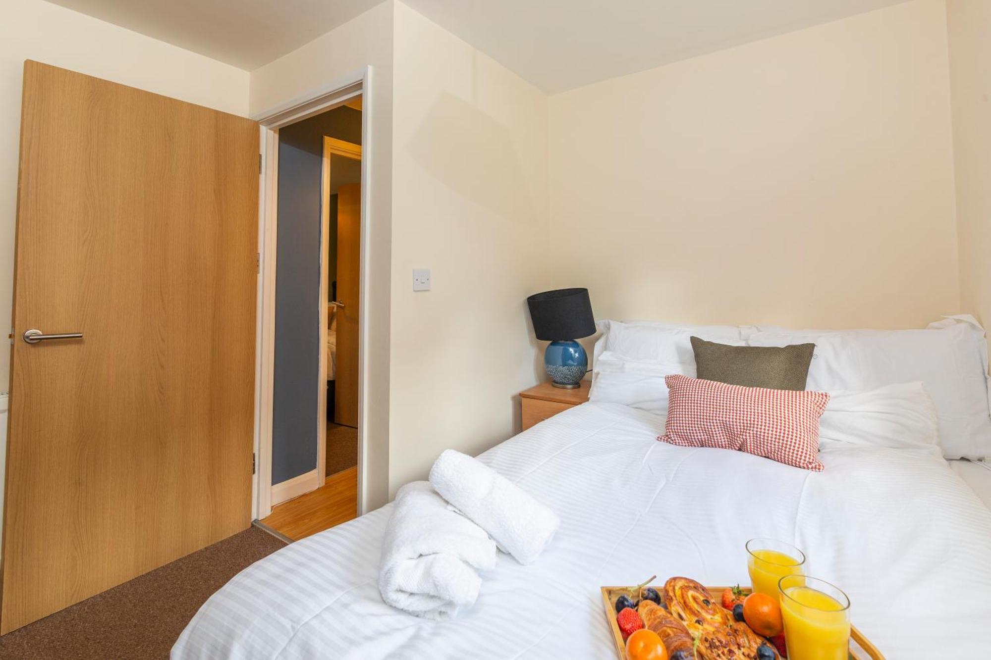 The Vogue Stay, 3 Bedrooms, 2 Bathrooms, Ideal For Jr & Oxford Hospitals, Free Carpark, Conveniently Located For Ring Road Access, 2 Miles From Oxford City Centre Easy Car & Bus Route Eksteriør bilde