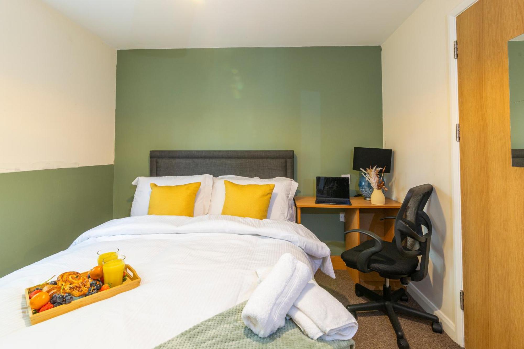 The Vogue Stay, 3 Bedrooms, 2 Bathrooms, Ideal For Jr & Oxford Hospitals, Free Carpark, Conveniently Located For Ring Road Access, 2 Miles From Oxford City Centre Easy Car & Bus Route Eksteriør bilde