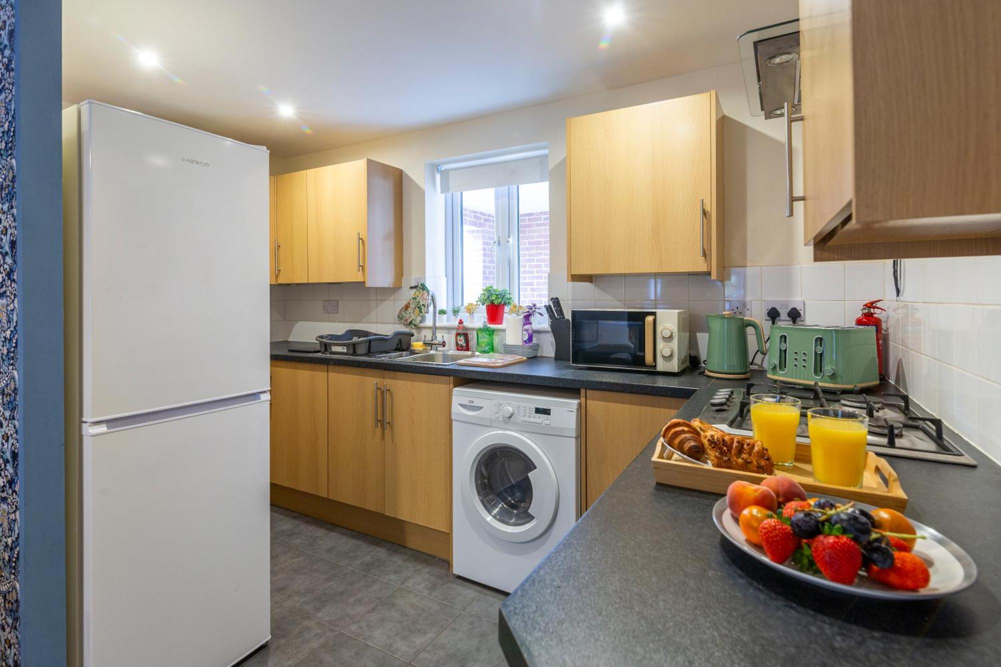 The Vogue Stay, 3 Bedrooms, 2 Bathrooms, Ideal For Jr & Oxford Hospitals, Free Carpark, Conveniently Located For Ring Road Access, 2 Miles From Oxford City Centre Easy Car & Bus Route Eksteriør bilde