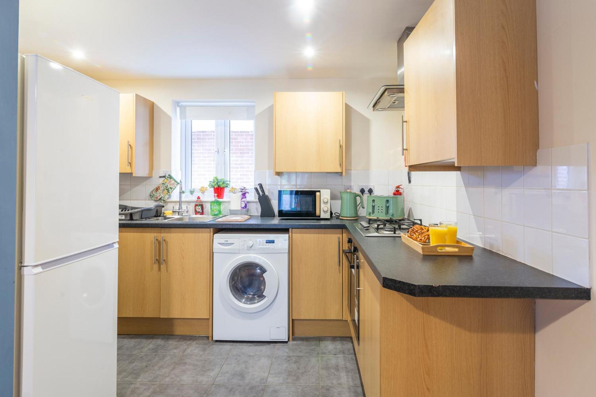 The Vogue Stay, 3 Bedrooms, 2 Bathrooms, Ideal For Jr & Oxford Hospitals, Free Carpark, Conveniently Located For Ring Road Access, 2 Miles From Oxford City Centre Easy Car & Bus Route Eksteriør bilde