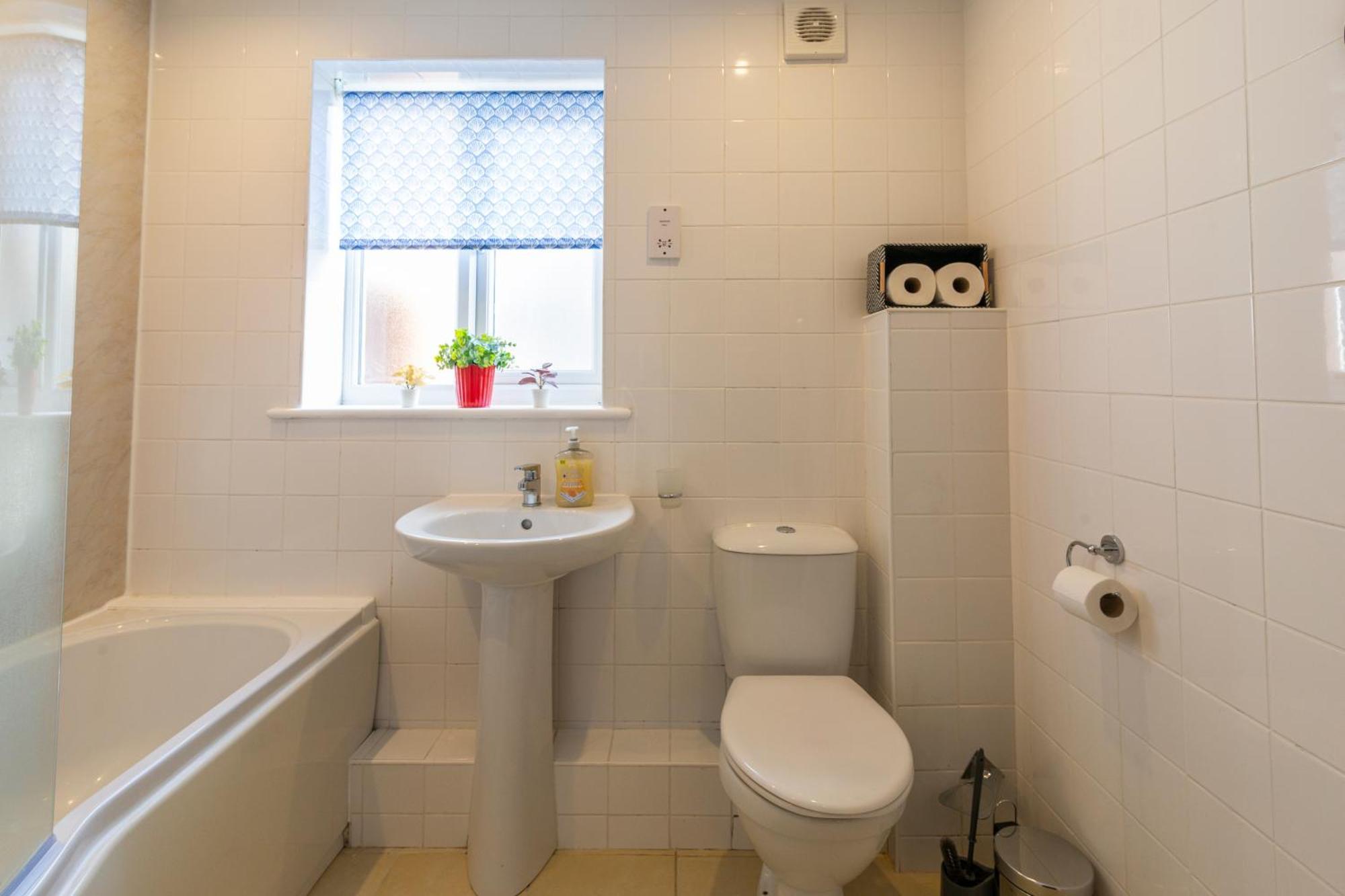 The Vogue Stay, 3 Bedrooms, 2 Bathrooms, Ideal For Jr & Oxford Hospitals, Free Carpark, Conveniently Located For Ring Road Access, 2 Miles From Oxford City Centre Easy Car & Bus Route Eksteriør bilde