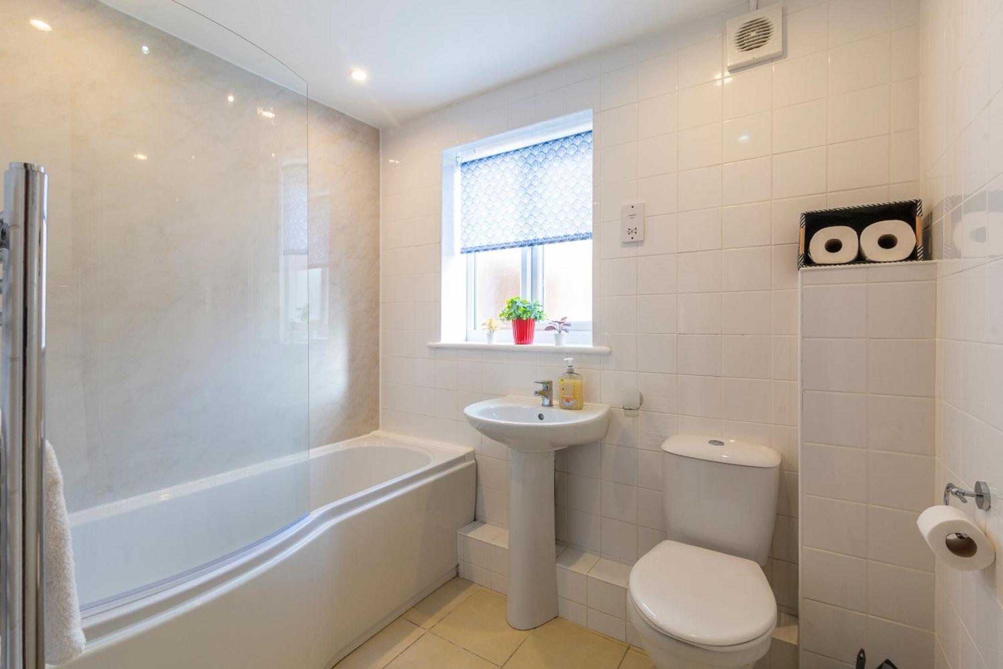 The Vogue Stay, 3 Bedrooms, 2 Bathrooms, Ideal For Jr & Oxford Hospitals, Free Carpark, Conveniently Located For Ring Road Access, 2 Miles From Oxford City Centre Easy Car & Bus Route Eksteriør bilde